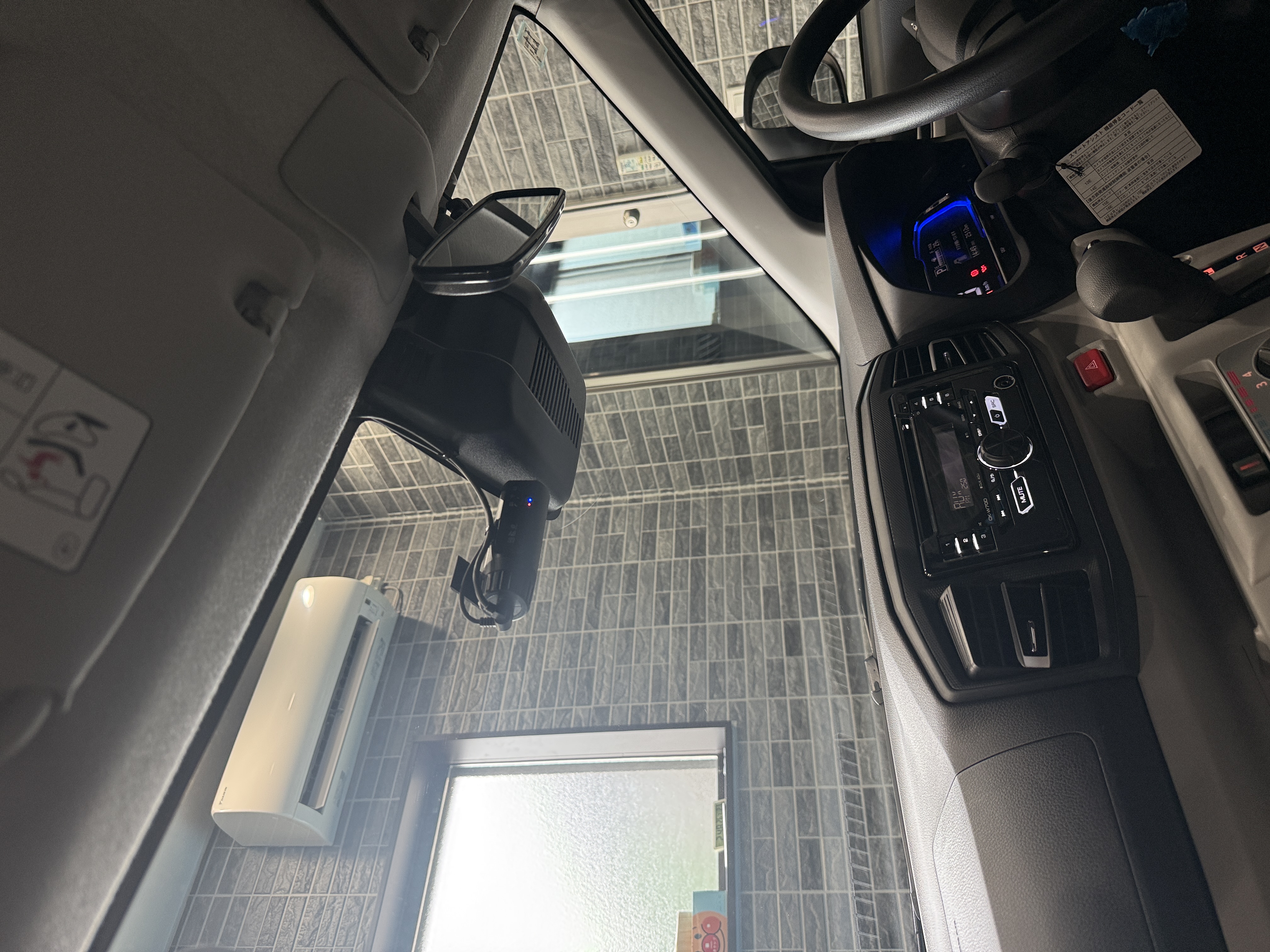 2. Auto Service Rのドラレコ取り付けサービス